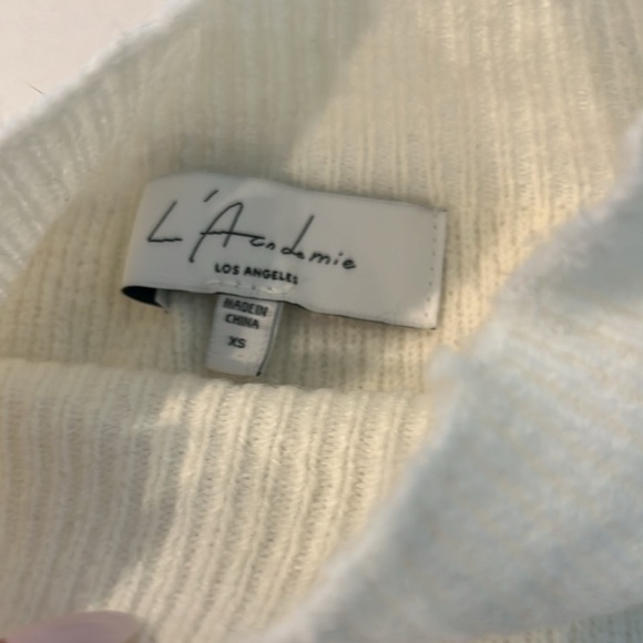 L’Academie Turtleneck - Picture 2 of 2